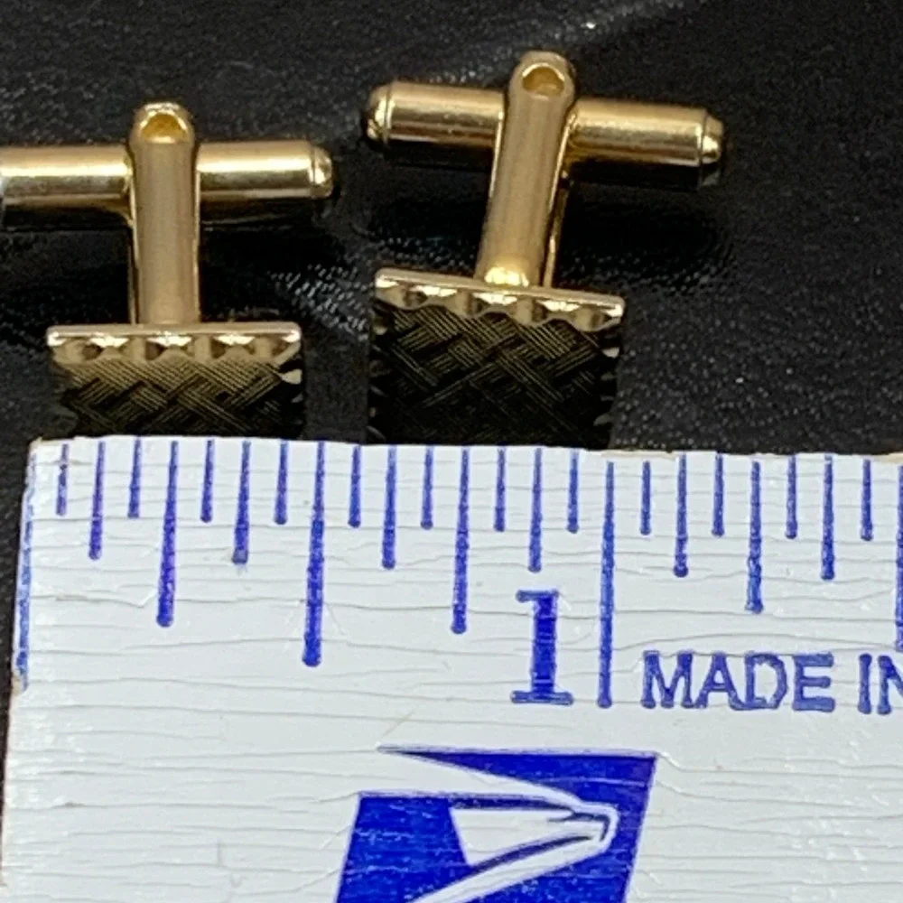 Gold Tone Square Basket Weave Pattern Cufflinks Classic Mens Jewelry Vintage‎